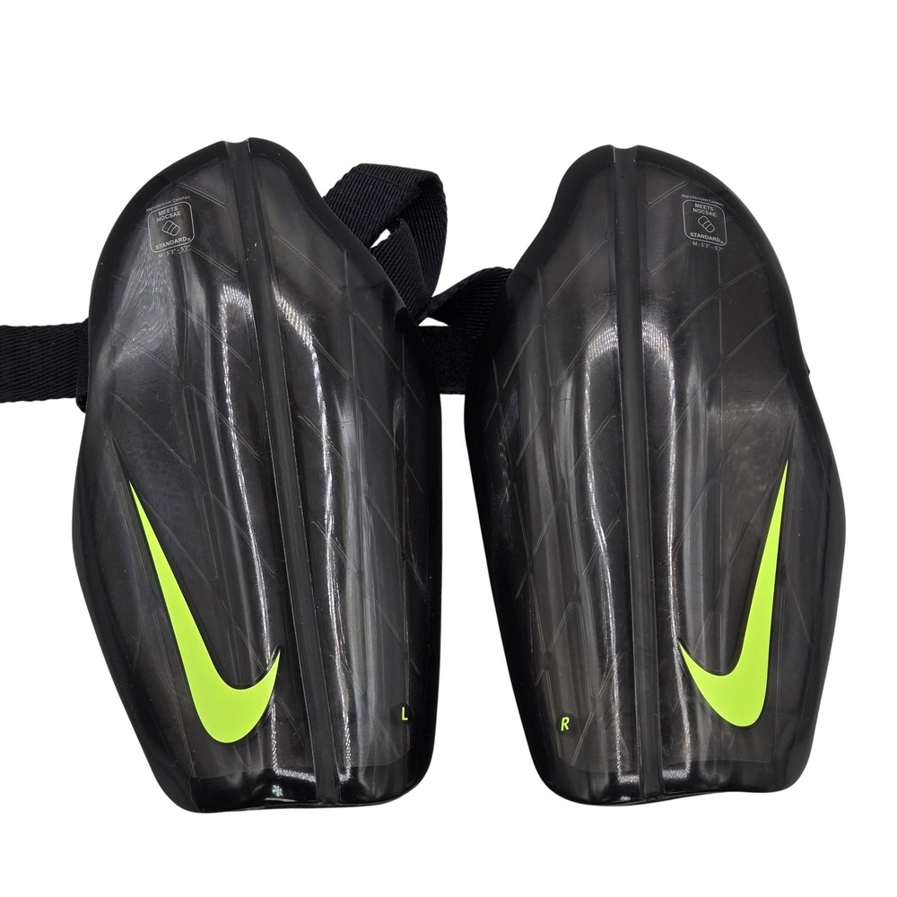 Nike Leg Guard Mens Medium Black Padded Hard Shell‎ Foam Soccer Protection